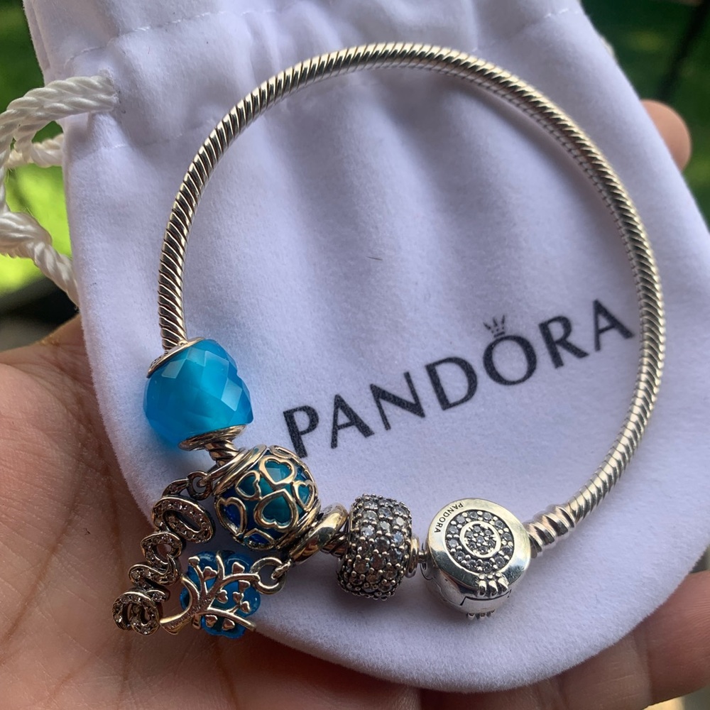 EUC Pandora bracelet with charms and Dust bag LIKE NEW